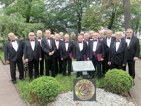 Słowiki 60 przy pomniku Jana Szyrockiego