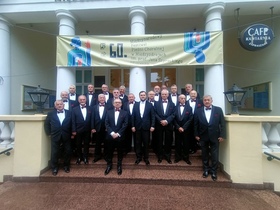 Przed Międzynarodowym Domem Kultury